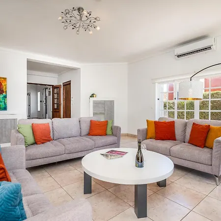Holiday home Host Wise - Spacious Family House With Garden Lagos