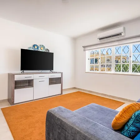 Host Wise - Spacious Family House With Garden