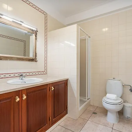 Host Wise - Spacious Family House With Garden Holiday home *