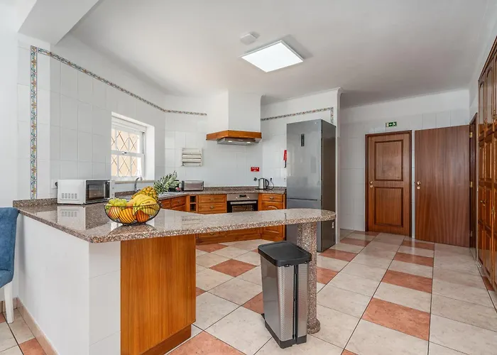Nyaraló Host Wise - Spacious Family House With Garden *