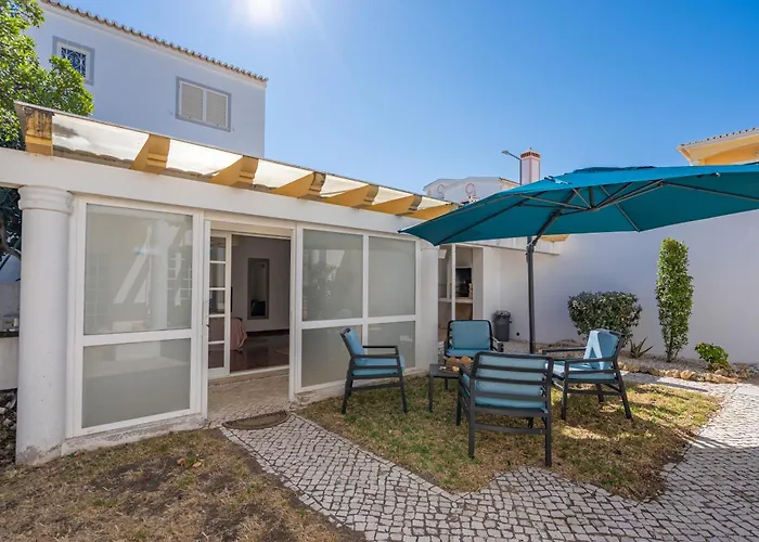 Nyaraló Host Wise - Spacious Family House With Garden