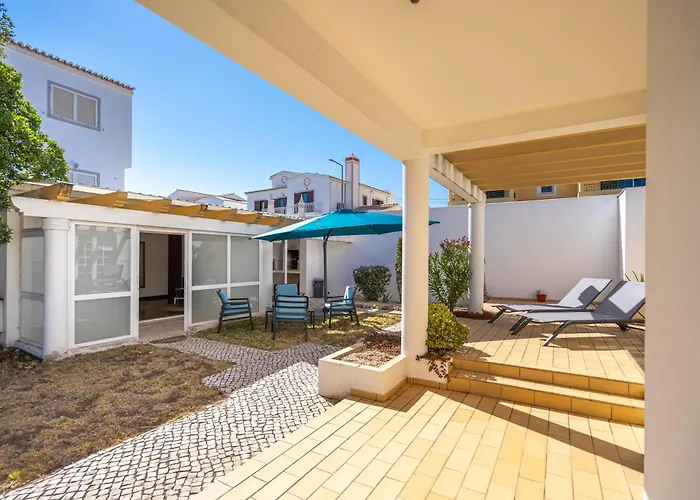 Nyaraló Host Wise - Spacious Family House With Garden *