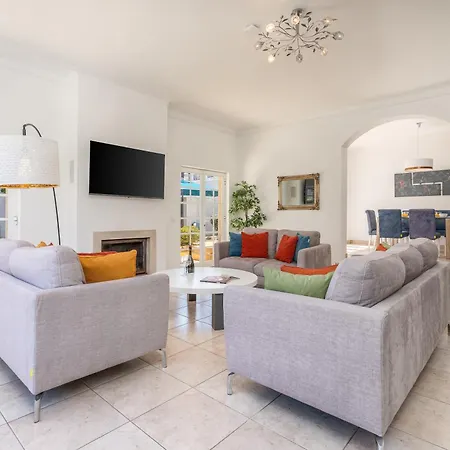 Host Wise - Spacious Family House With Garden Holiday home *