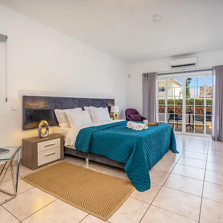 Host Wise - Spacious Family House With Garden Vakantiehuis *