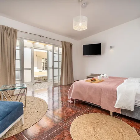 Host Wise - Spacious Family House With Garden