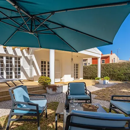 Host Wise - Spacious Family House With Garden Holiday home Lagos