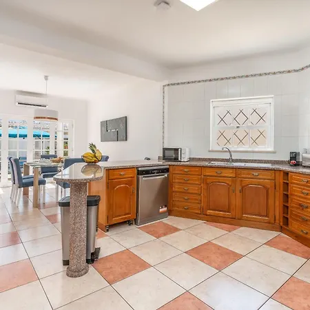 Prázdninový dům Host Wise - Spacious Family House With Garden Lagos