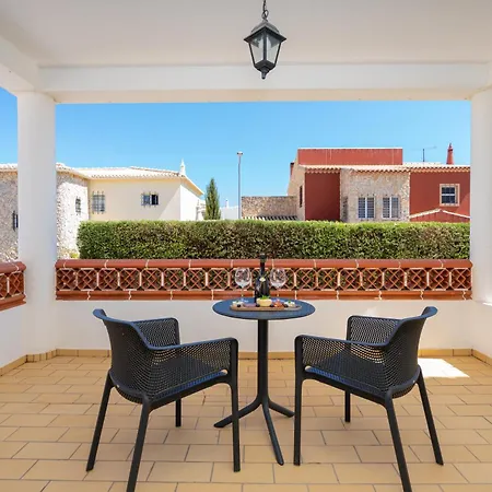 Host Wise - Spacious Family House With Garden