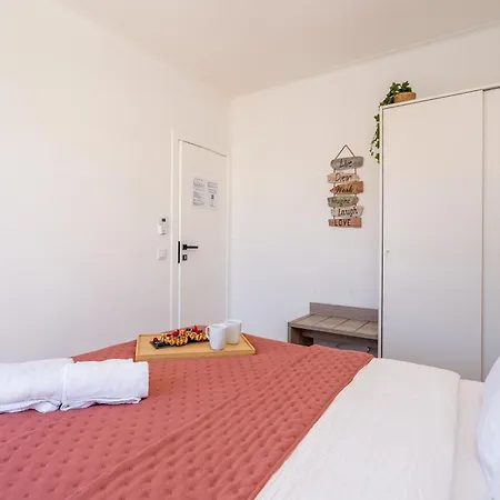 Host Wise - Spacious Family House With Garden * לאגוּ‏ש