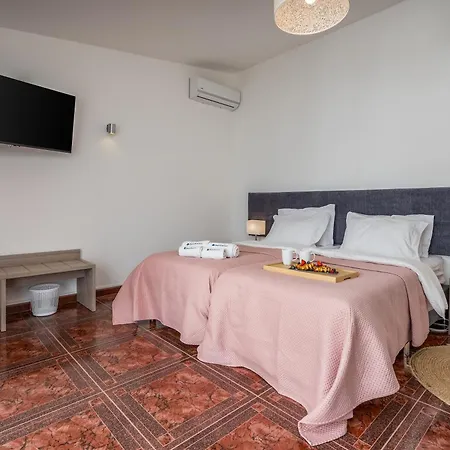 Host Wise - Spacious Family House With Garden בית נופש