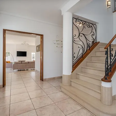 Host Wise - Spacious Family House With Garden Prázdninový dům Lagos