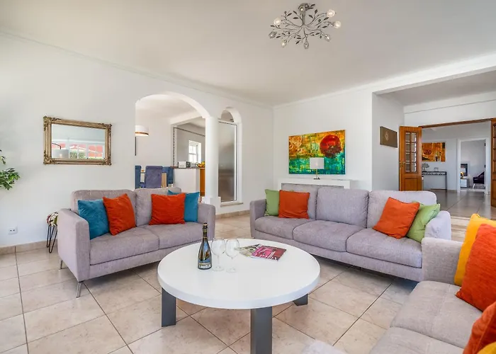 Host Wise - Spacious Family House With Garden *