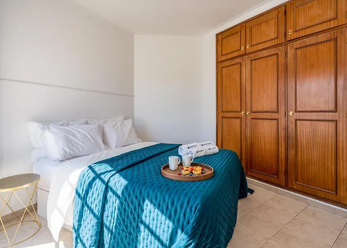 Сasa de vacaciones Host Wise - Spacious Family House With Garden