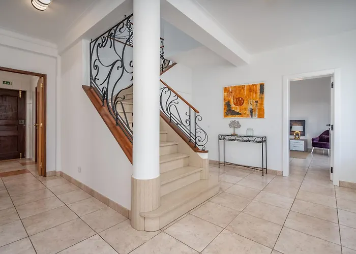 Host Wise - Spacious Family House With Garden *