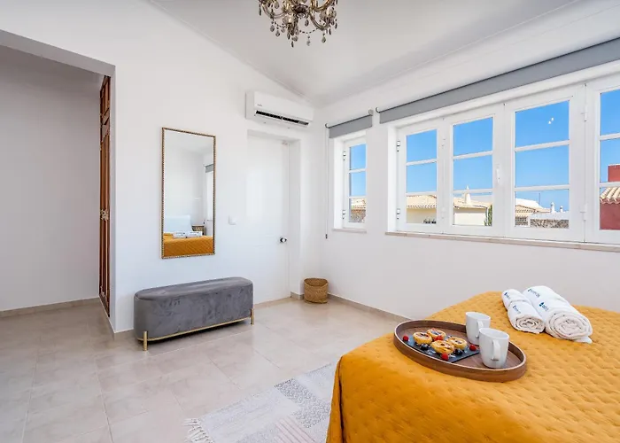 Host Wise - Spacious Family House With Garden 別荘 ラゴス