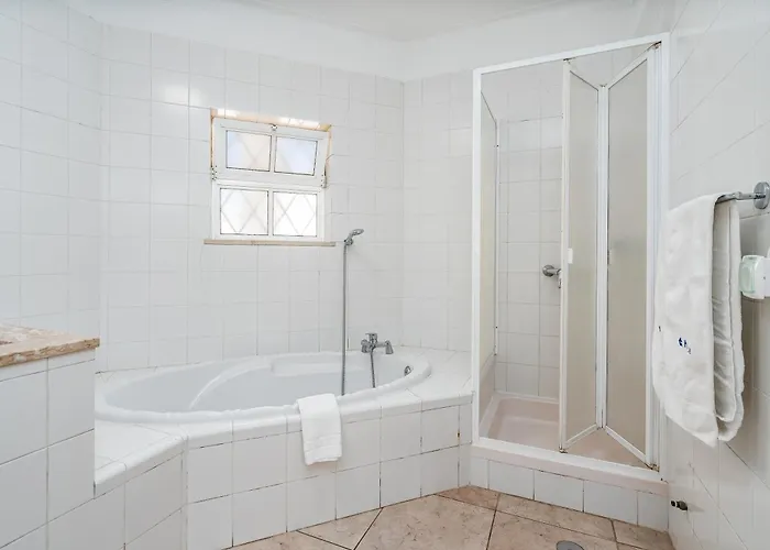 Сasa de vacaciones Host Wise - Spacious Family House With Garden *