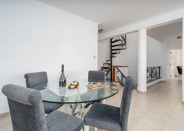 Host Wise - Spacious Family House With Garden 別荘 ラゴス