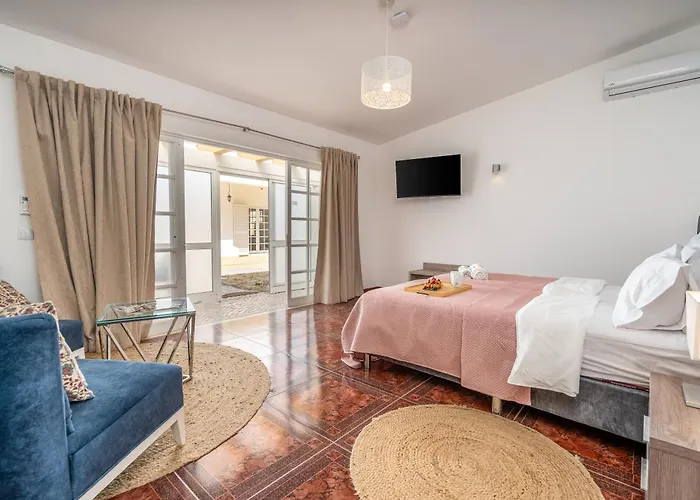 Host Wise - Spacious Family House With Garden