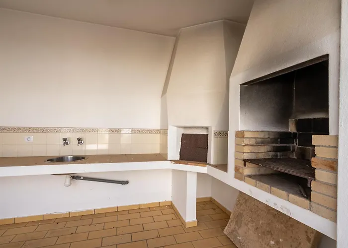 Host Wise - Spacious Family House With Garden ラゴス