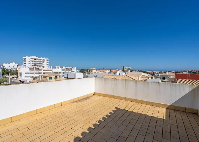 Host Wise - Spacious Family House With Garden * ラゴス