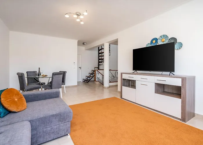Сasa de vacaciones Host Wise - Spacious Family House With Garden *