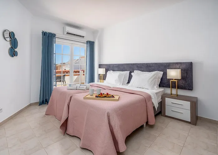 Host Wise - Spacious Family House With Garden * ラゴス