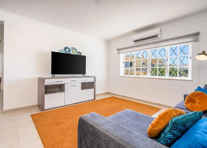 Host Wise - Spacious Family House With Garden