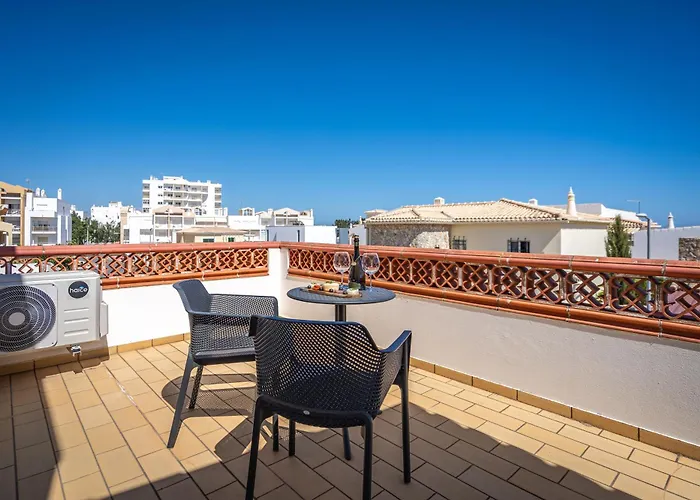 Host Wise - Spacious Family House With Garden